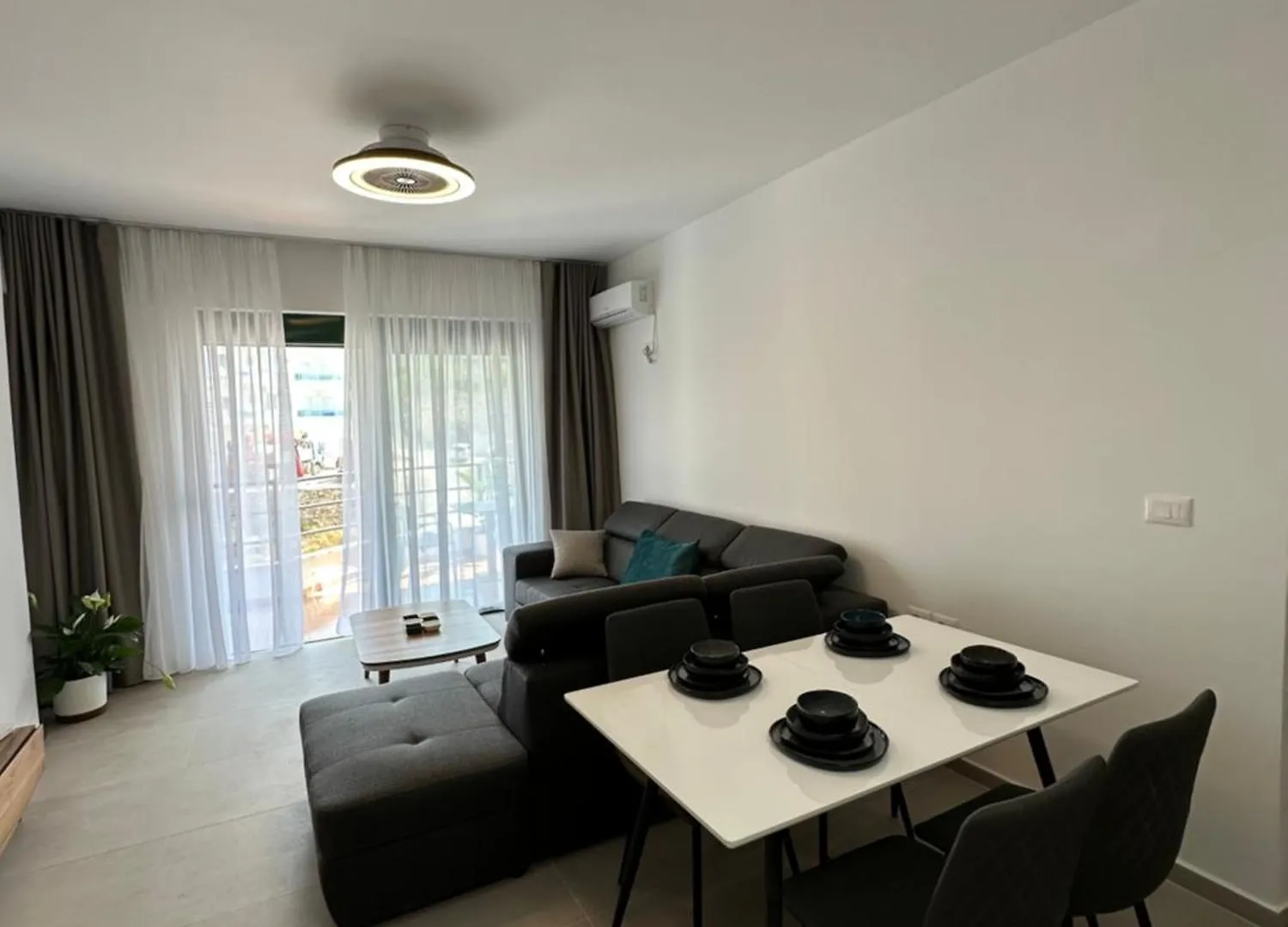 סרנדה New Apartment Riverside אלבניה